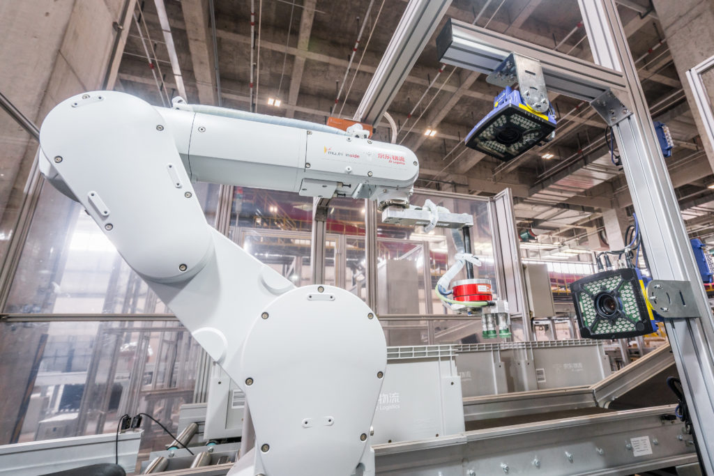 Picking Robots at JD's Fully Automated Warehouse in Shanghai