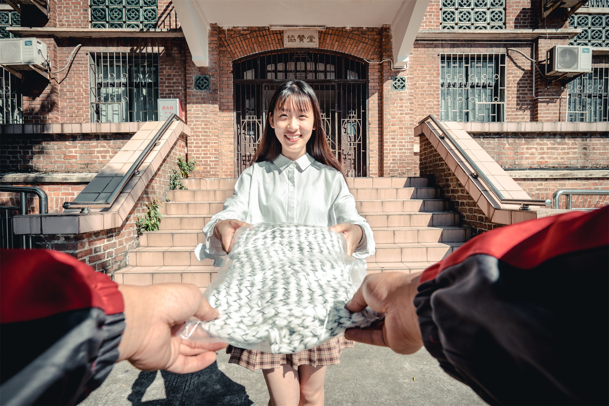 JD.com Expands Luxury White Glove Delivery Service