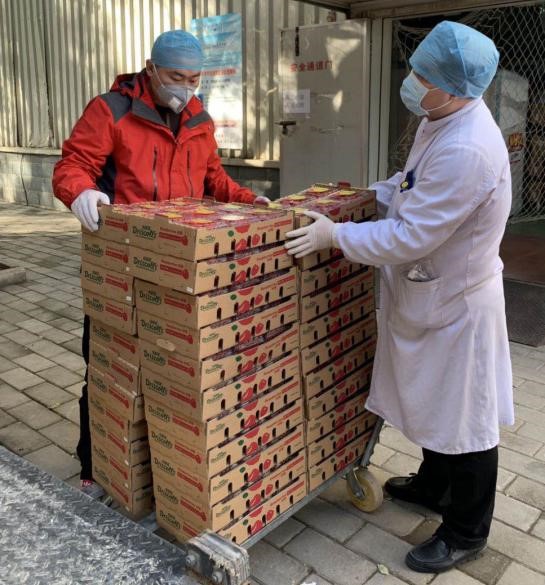 JD.com and Partners Donate Fruit to Hospital Staff in Wuhan