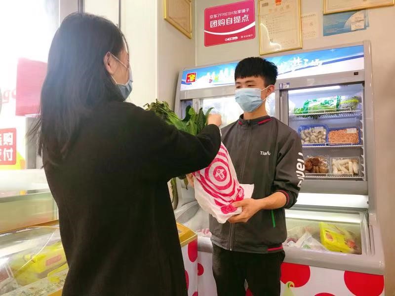 JD’s community group buying business, Friends Shop, has cooperated with Tianfu convenience store chain