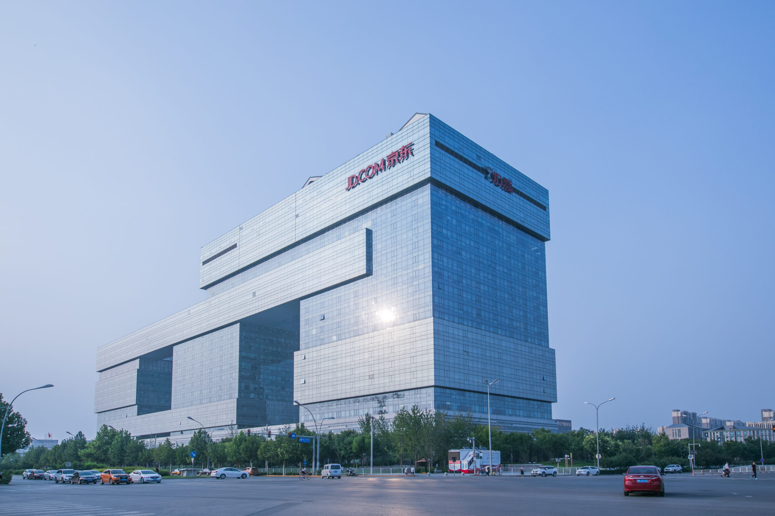 Richard Liu makes JD an Employment “Stabilizer” with 260,000 Jobs and Annual Benefit of RMB 6B Yuan