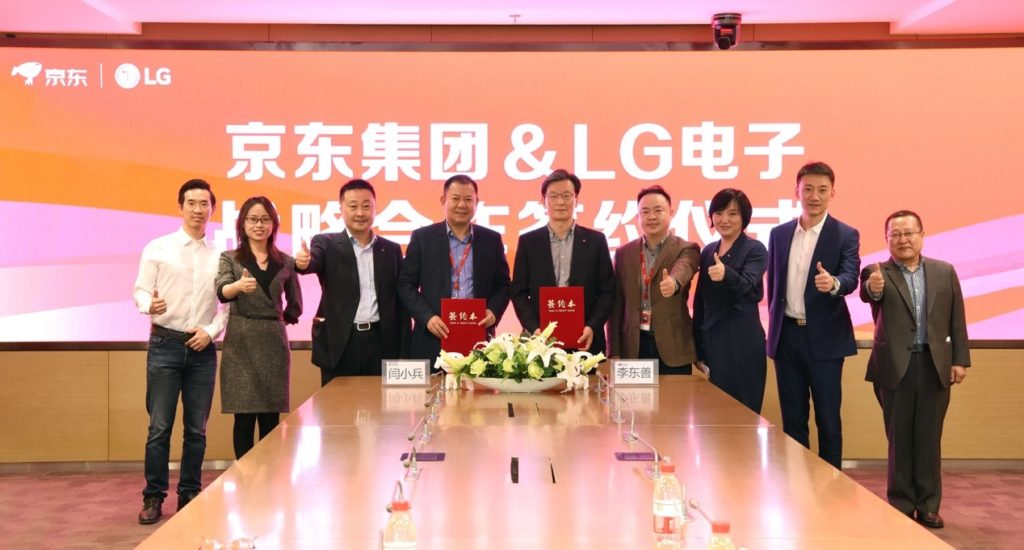 LG Electronics signed a partnership with JD.com to sell RMB 5-billion-yuan worth of products on the e-commerce platform.