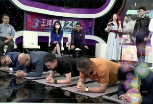 Lijun XIn Combines His First Livestream Show with a Plank Competition