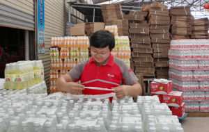 A JD Courier in Wuhan and his over 200 " Grandparents"