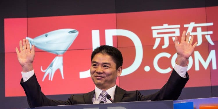 Liu Qiangdong speaks to JD.com employees