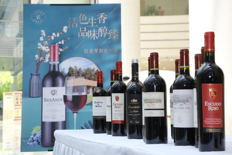 The JD Chile National Pavilion started to have its trial operation in late July to sell signature wines