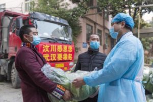 Longzhu villagers gathered over 100 tons of fresh vegetables, and drove six trucks all the way from Wenchuan to the hospital in Wuhan.