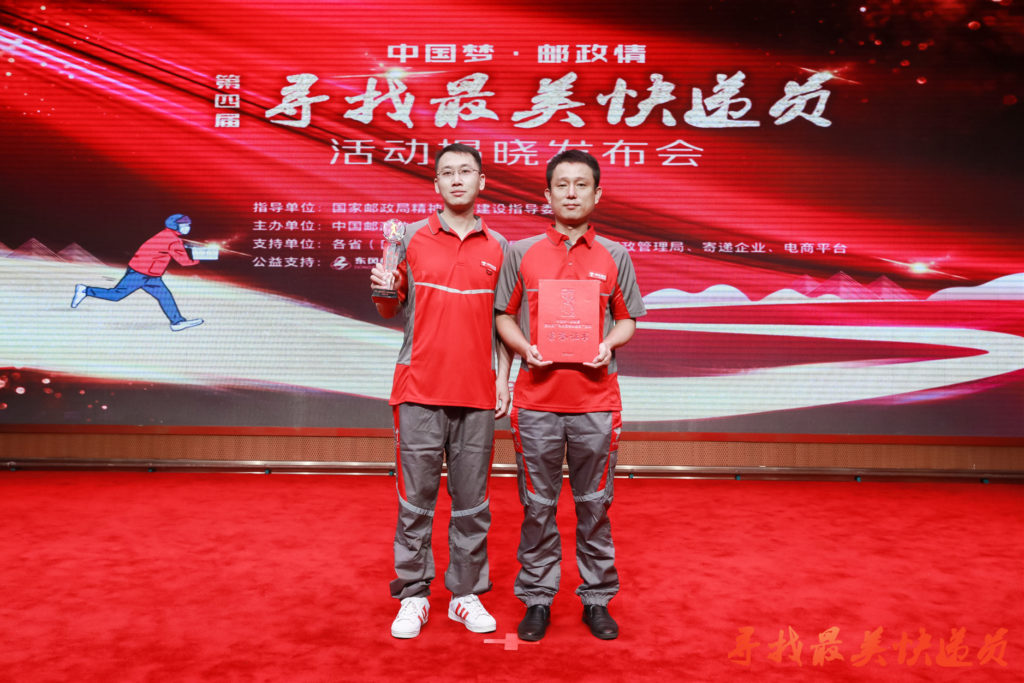 As one of the 5 teams that won the award, JD’s Wuhan Asia No. 1 Cargo Fleet includes 99 couriers and drivers
