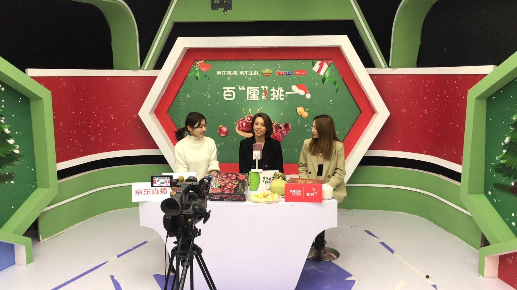 JD Fresh held a livestream to promote Chilean cherries, New Zealand kiwis, Philippine pineapples, Thai coconuts and more.