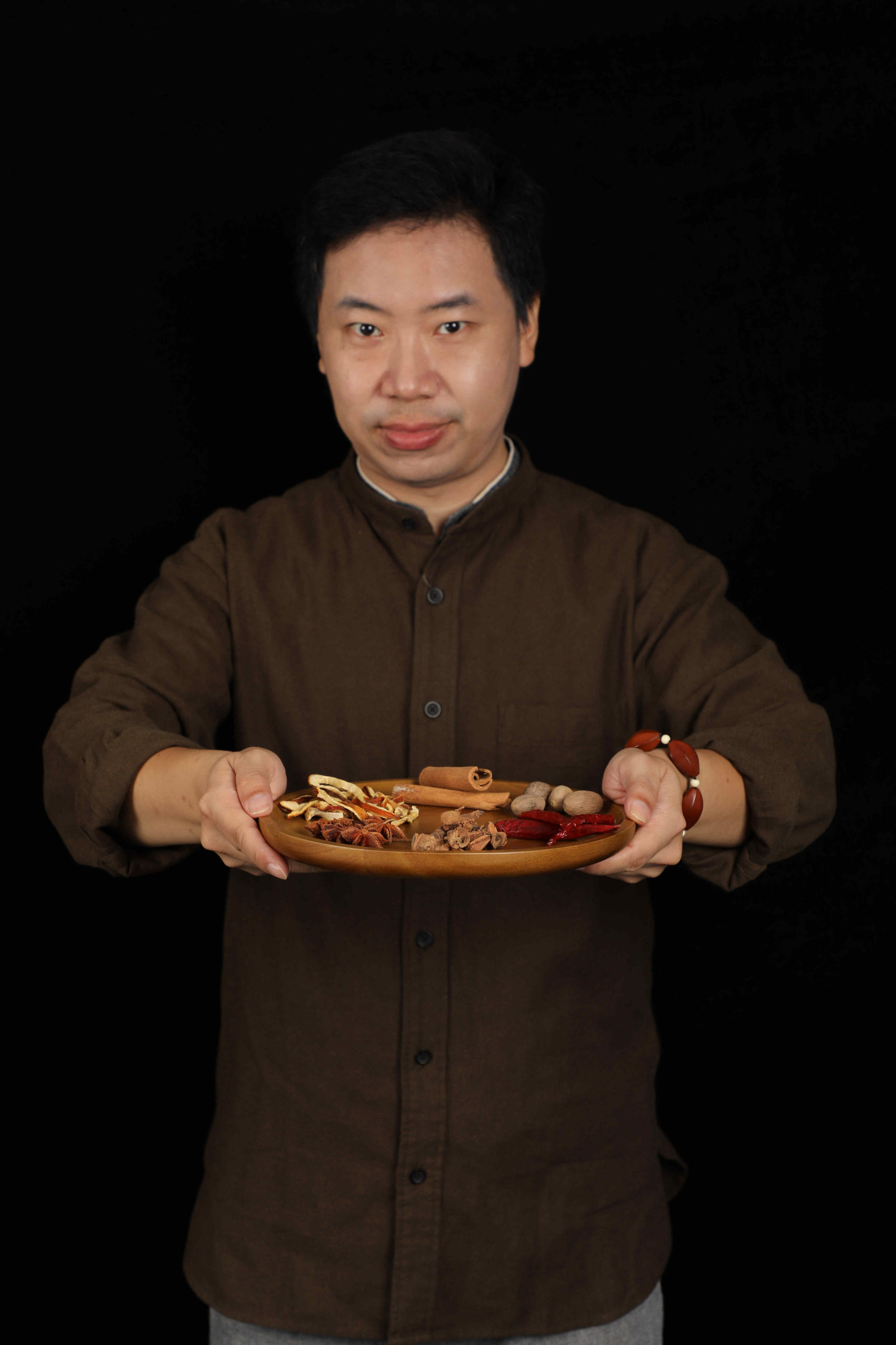One of these chefs is Wang Feng, who is mainly responsible for the research and development of stewed dishes.