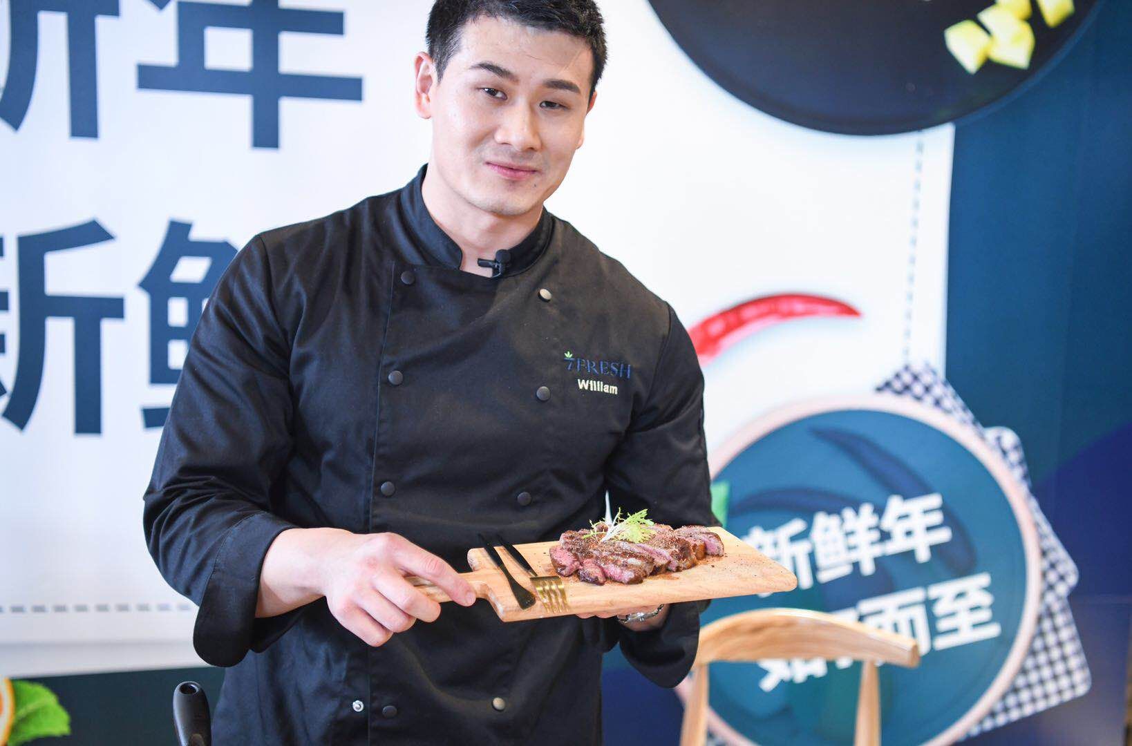 Starting from selecting fresh lobster to finally presenting the dish at the dinning table, Wu has found a new way to bring cuisine to consumers.