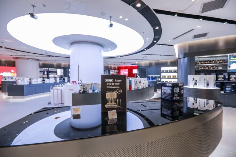 JD Worldwide made a big move to enter the duty-free business by opening a store 