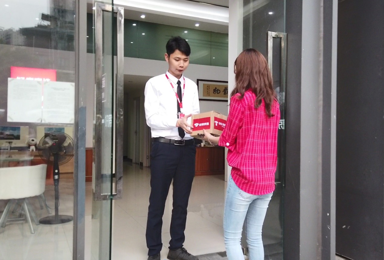 JD’s real estate service store also provides parcel deposit for customers