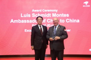 Chilean Ambassador Receives Award at JD Headqauters