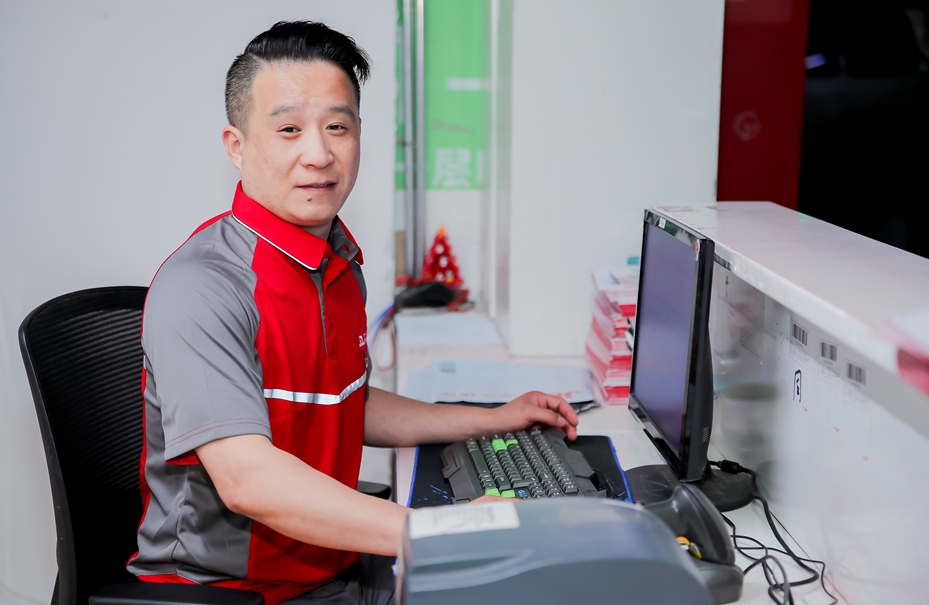 Jian Liu, a Beijing native, has been working at JDL for fourteen years.