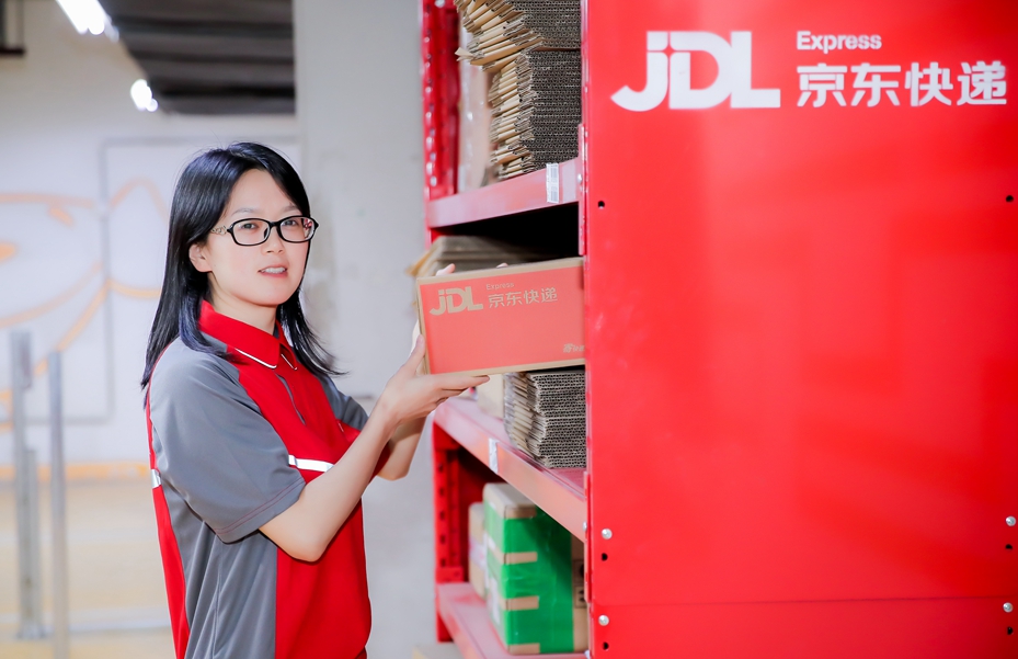 Yangjun Tang who hails from Sichuan, joined JDL in 2016 to work at the service station in Dongtou district,