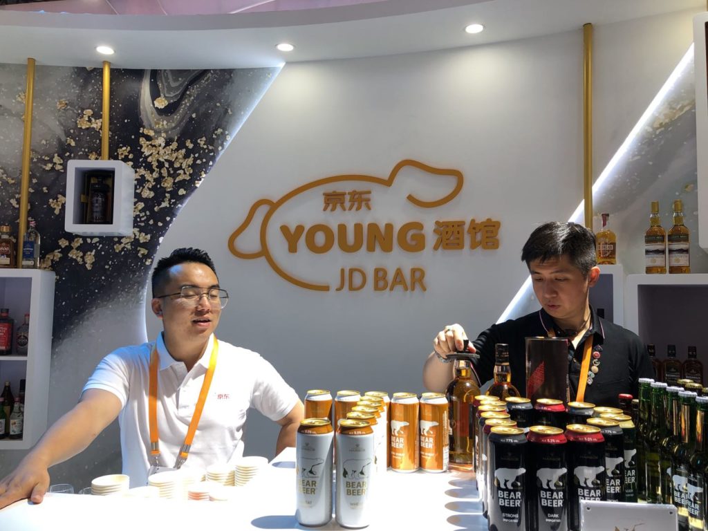 Left: Xiping Xiong, head of “JD Young”bar (a project which debuted in Xiamen), and master mixologist Conti at the makeshift bar at JD’s expo booth; Right: Conti