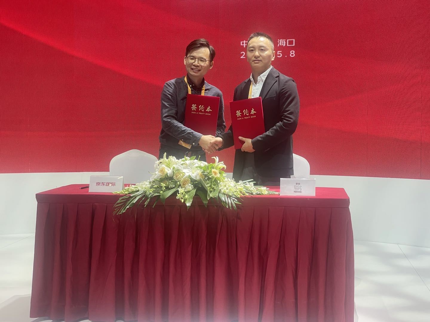 Yongzhi Xie (left), director of JD Worldwide and Wei Tang, Director of e-commerce KA, Nestle