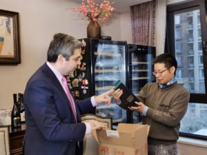 Ambassadors Turned JD Couriers Deliver Imported Products to Chinese Consumers’ Doorsteps Ahead of the Year of Tiger