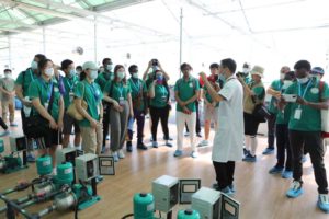 International Students Visit JD Hydroponic Plant Factory | Jd.com